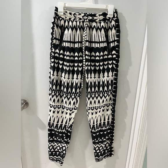 Fashion Web Black and White Print Pants, size medium, new! - Picture 1 of 6